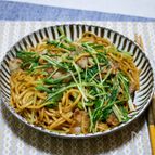 太麺で作る「豚肉と水菜のソース焼きそば」