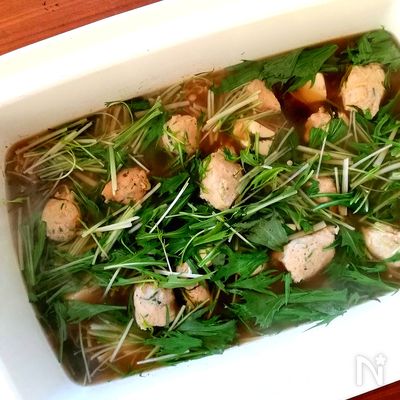 具材は2種類☆やわらか鶏団子とシャキシャキ水菜のお鍋