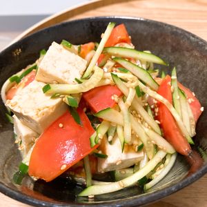Natsukoの作ってみた!投稿(サッパリ♩豆腐とトマきゅう胡麻サラダ)
