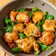 ワンパン10分！【鶏むね肉とピーマンの胡麻照り炒め】