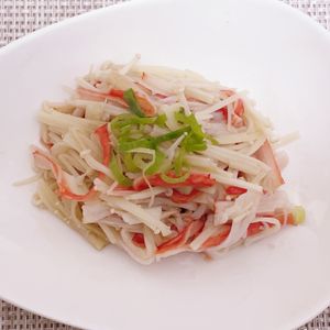ゆまっくすの作ってみた!投稿(5分で作れる~えのきとカニかまのうま塩和え)