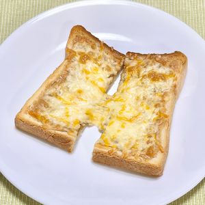 キャピタンの作ってみた!投稿(甘じょっぱい背徳の味♡『ピーナッツバターチーズトースト』)