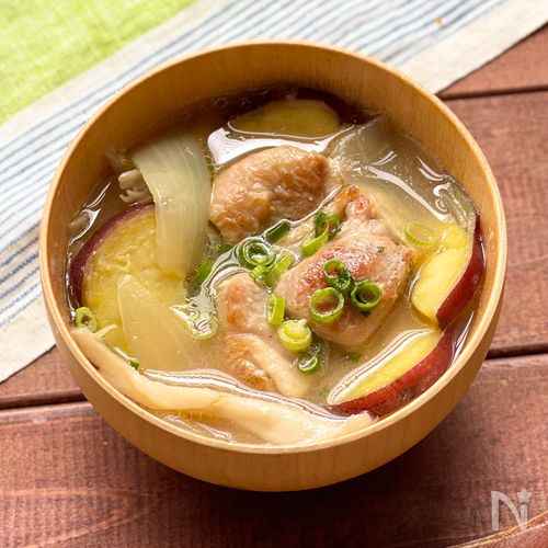 【さつまいもとチキンのコンソメ味噌汁】甘くて絶品！満足スープ