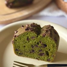 ＜混ぜて焼くだけ＞米粉の抹茶チョコチップパウンドケーキ