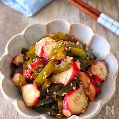 コリコリ食感がたまらない！たこと茎わかめのわさび和え