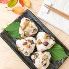 混ぜるだけ！甘栗で栗ご飯おにぎり♪茹でた栗でもOK♪