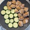 鶏肉×ズッキーニで簡単！【和風レモンバターソテー】の工程3