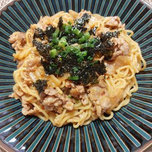 よっこの作ってみた!投稿(【味噌キムチ焼きそば】ワンパンでガッツリ満足！)