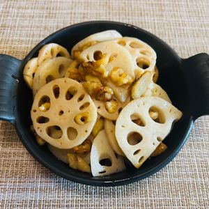 puricoの作ってみた!投稿(【油なしレシピ】たまらん♡鶏皮とれんこんのペペロン風炒め♡)