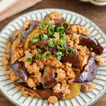 ご飯がすすむ♡豚ひき肉となすのうま味噌炒め