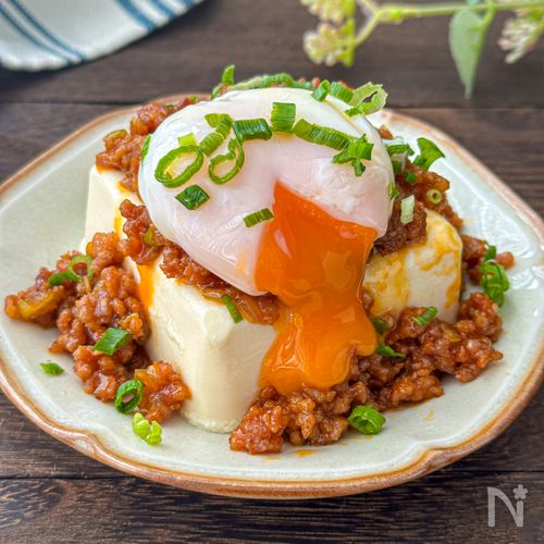 レンジで作る♪【肉味噌温玉やっこ】