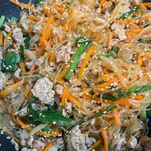 ありすとてれすの作ってみた!投稿(【豚ひき肉のチャプチェ】野菜たっぷり！)