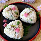 桜と三つ葉と椎茸の〝香る旨味おにぎり〟