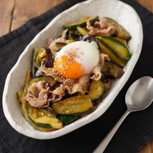 ナスとズッキーニのピリ辛夏野菜炒め