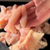 揉んで焼くだけ【鶏むね肉のひとくち焼き】の下準備