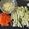 生ハムとシャキシャキ野菜のそばサラダの工程2
