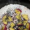 【さつまいもとツナの炊き込みご飯】味付けは白だし一つの工程3
