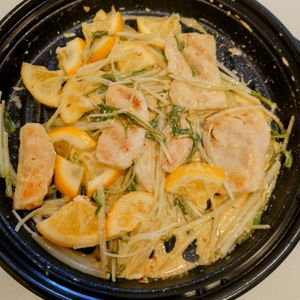 にゃんこさん🐱の作ってみた!投稿(甘酸っぱく爽やか！レモン香る鶏むね肉と水菜のスイチリマヨ炒め)