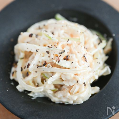 切って和えるだけ！新玉ねぎのクリームチーズ和え