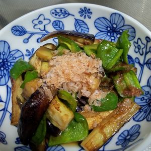 鶏皮坊主の作ってみた!投稿(【なすとピーマンのおかか焼き浸し】10分で完成！夏の作り置き)