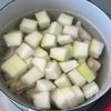【冬瓜と鶏肉の春雨スープ】切って煮るだけ!の工程3