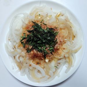 ふうかの作ってみた!投稿(抱えて食べたい…！新玉ねぎスライスサラダ)