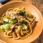 バター醤油香る♡︎チンゲン菜と豚バラの焼きうどん