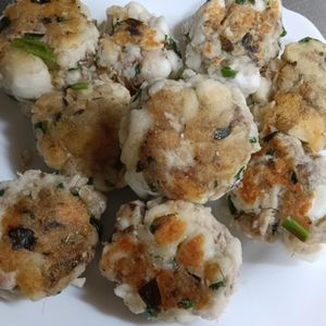 ぽぽペの作ってみた!投稿(鯖缶で簡単！ふわふわ【さばとはんぺんのニラつくね】お弁当にも)