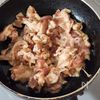 スタミナがつく！にんにくの芽と豚肉のだしマヨ炒めの工程3