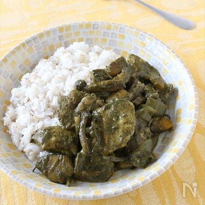 鶏肉とかぼちゃのスピルリナグリーンカレー