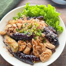 【なすと豚こまの生姜焼き】だしのうま味引き立つ！