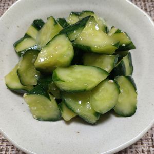 よっこの作ってみた!投稿(あったかご飯に🍚ポリポリきゅうりのにんにく味噌漬け😘🥒)