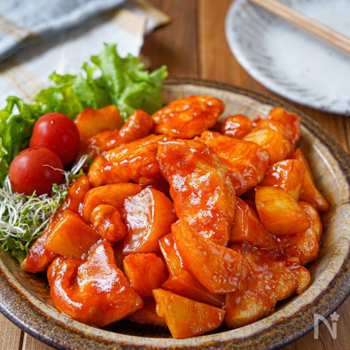 【ご飯泥棒♡︎むね肉とじゃがいもの韓国風ケチャップ炒め】