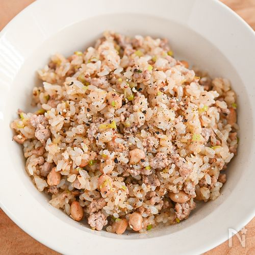 長ネギの青い部分をおいしく消費!豚ひき肉と納豆のチャーハン