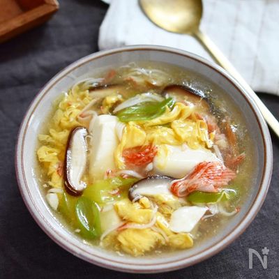 ＼とろとろ♪旨ダシで絶品／ふわたまカニカマ豆腐スープ
