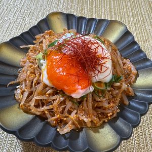 楽ラク手抜キッチン🐶🐾の作ってみた!投稿(【旨辛もやしナムルの温玉のせ】今日のおつまみ)