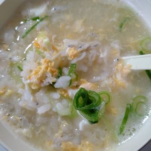 ゆみの作ってみた!投稿(体調悪くても元気でもいつでも食べたい♡優しいしらす卵雑炊)