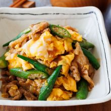 『豚肉とオクラのとろたま甘辛炒め』たれが絡む♪ご飯が進む‼︎