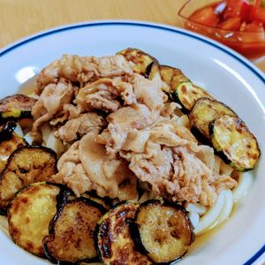 まゆのの作ってみた!投稿(スタミナにんにく塩うどん！甘辛とまとダレで味変！)