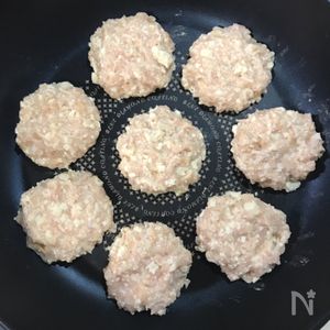 材料2つ】旨味がたまらない♡厚揚げdeかさ増し♡鶏つくね♡ | レシピ