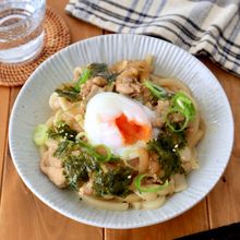 レンチンで完成！豚こま×温玉の韓国風スタミナうどん