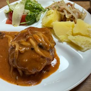 毎日料理大変の作ってみた!投稿(【煮込みハンバーグ】我が家一番人気おかず♡小さめ簡単Ver.)