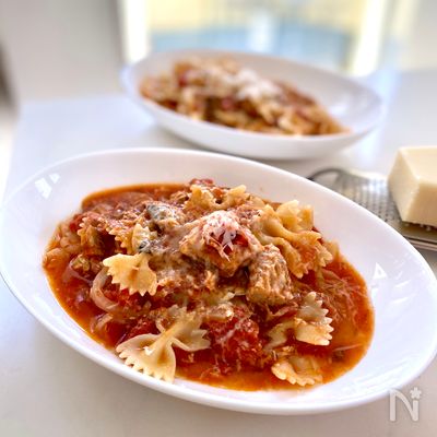 鯖とトマトのサバビアータ