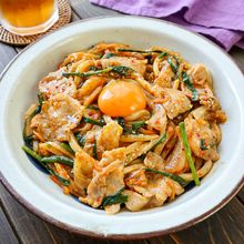 【レンジだけ！豚キムチうどん】簡単で絶品！食べ応えも◎
