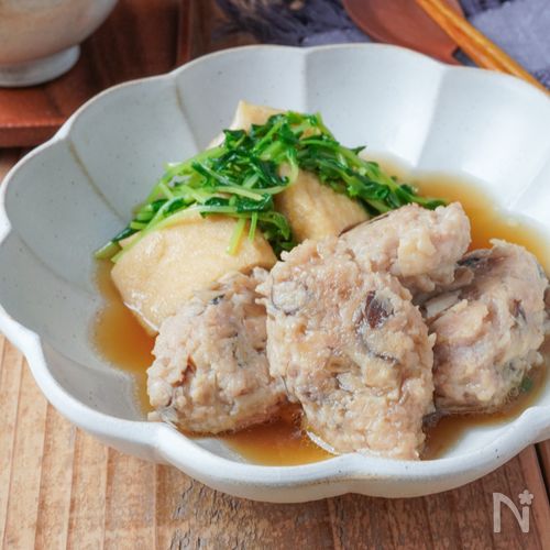 たっぷりきのこが決めて！＼きのこつくねの旨煮／