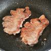 濃い目の味でご飯すすむ！【四日市とんてき】の工程5