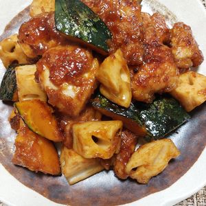 よっこの作ってみた!投稿(鶏肉とかぼちゃとれんこん《にんにく♡甘酢炒め》)
