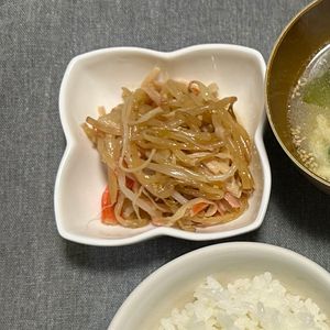 ちーさんの作ってみた!投稿(＼包丁不要／レンチン4分【もやしとカニカマのピリ辛ナムル】)