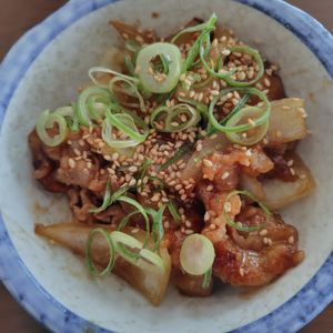 1296006の作ってみた!投稿(【新玉ねぎと豚肉のさっぱりオイポン炒め】10分おかず♡)
