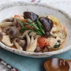 キノコと鶏団子のオイスター＆トマト煮